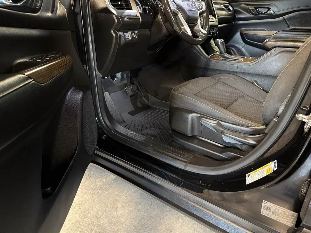 GMC Acadia photo 32