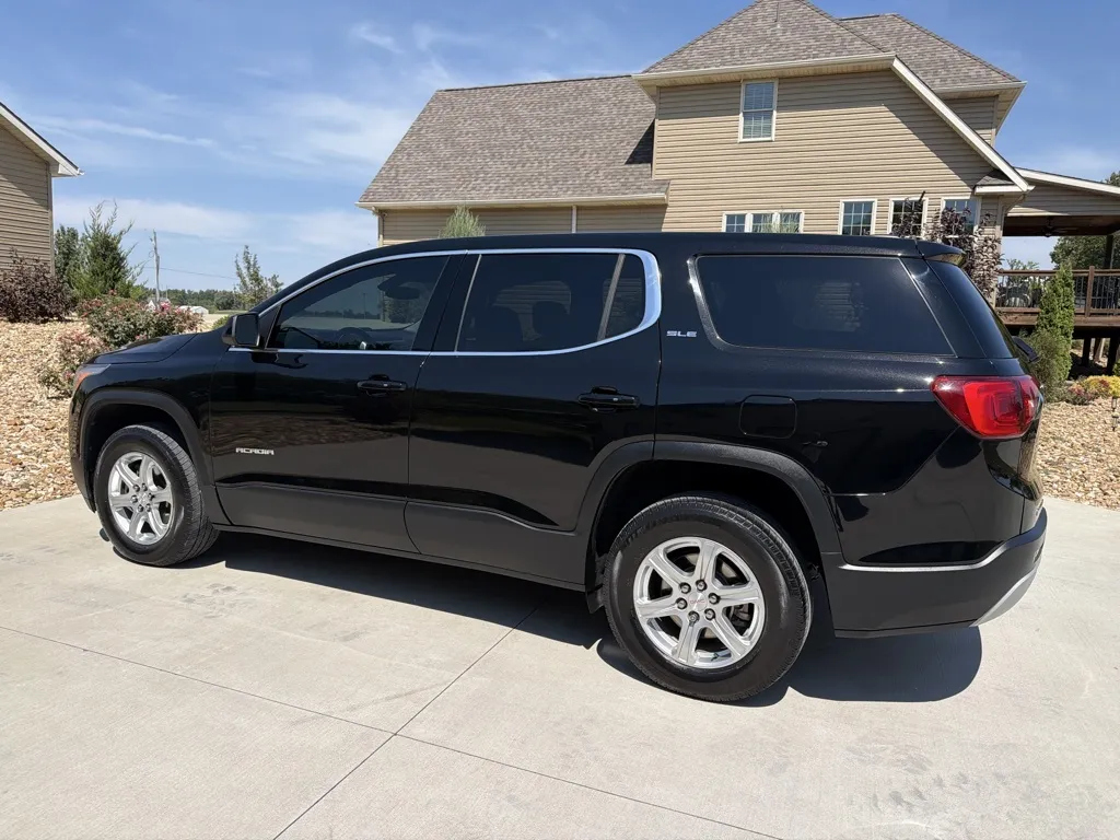 Photos of 2019 GMC Acadia SLE-1 Sport Utility 4D for sale in Clinton, MO at Banks Motors LLC