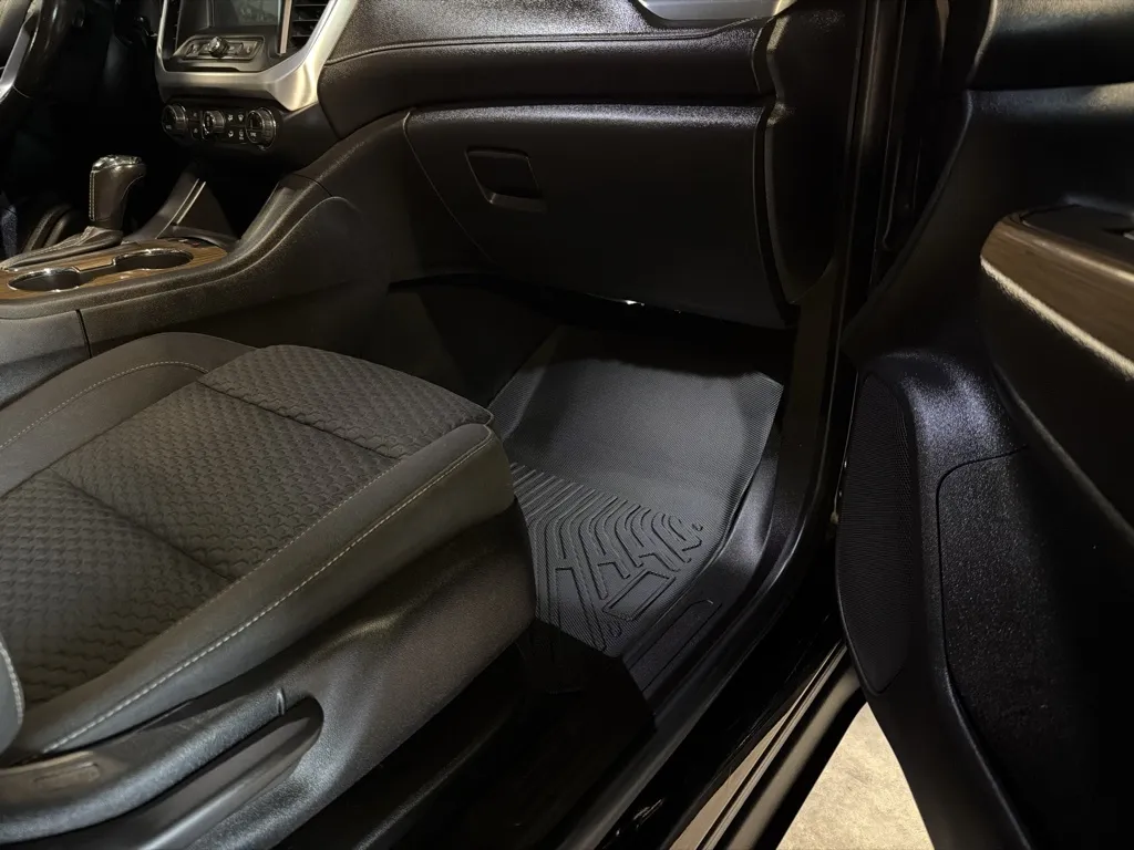GMC Acadia photo 17