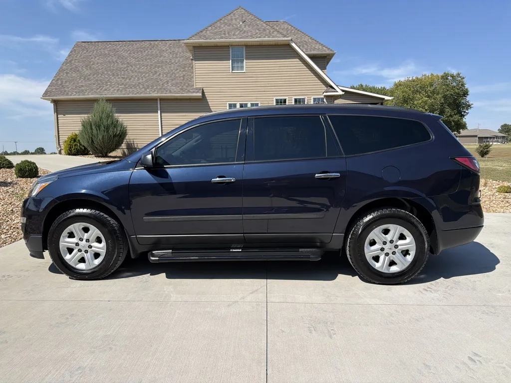 Photos of 2017 Chevrolet Traverse LS Sport Utility 4D for sale in Clinton, MO at Banks Motors LLC