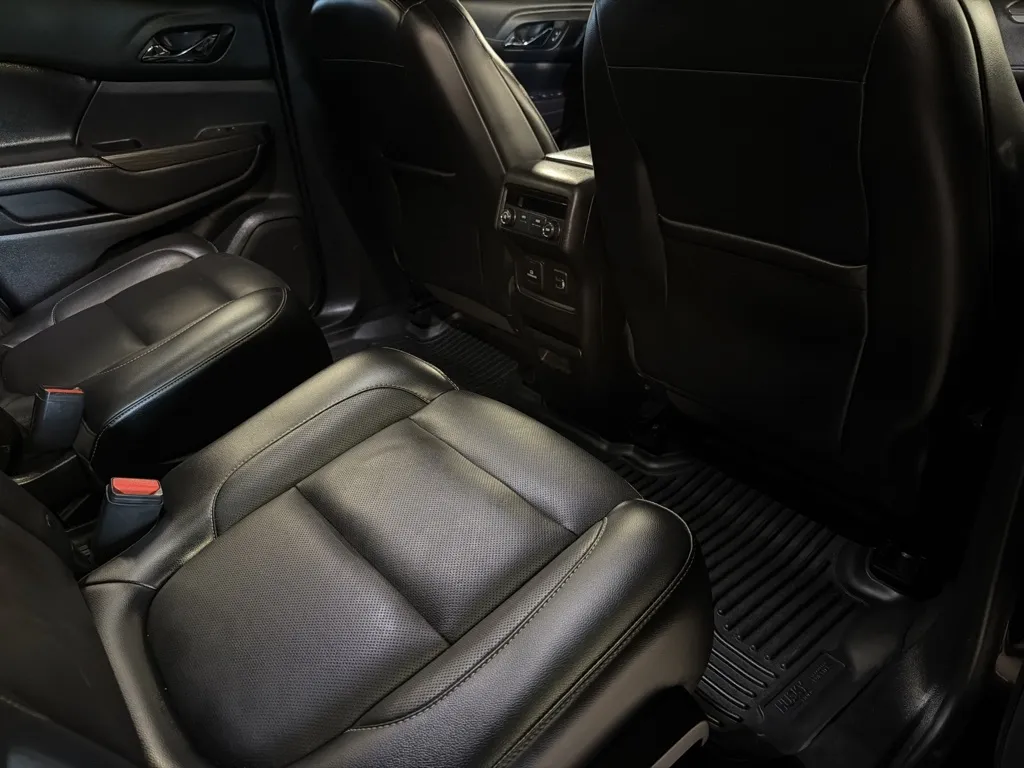 GMC Acadia photo 20