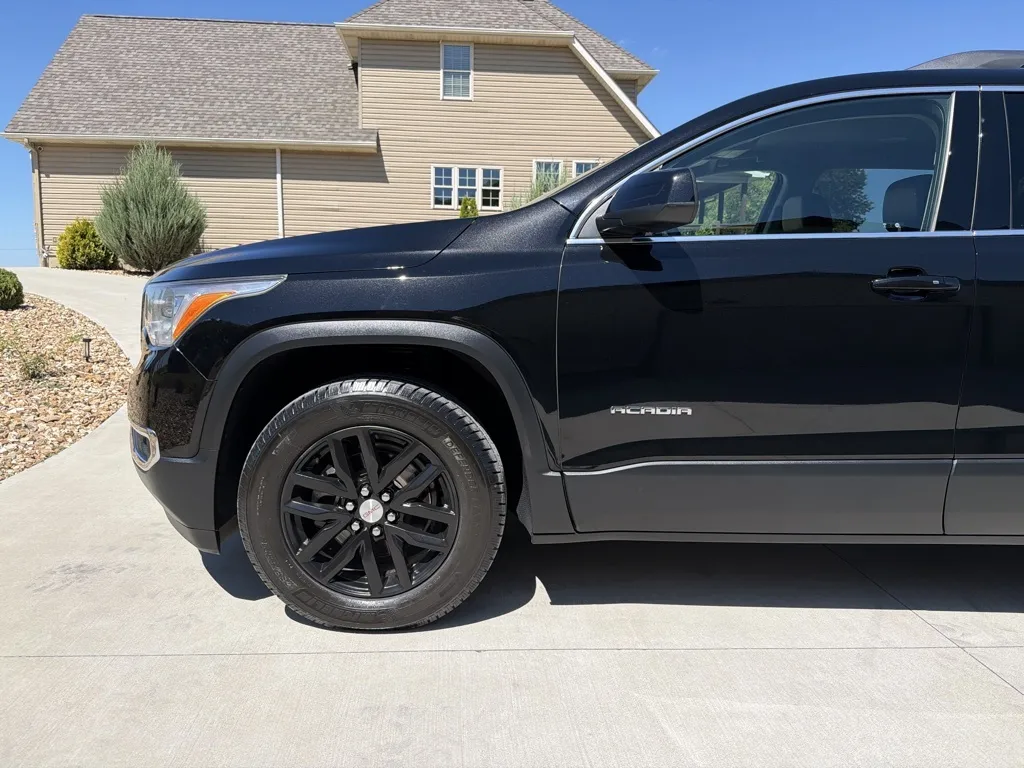 GMC Acadia photo 9