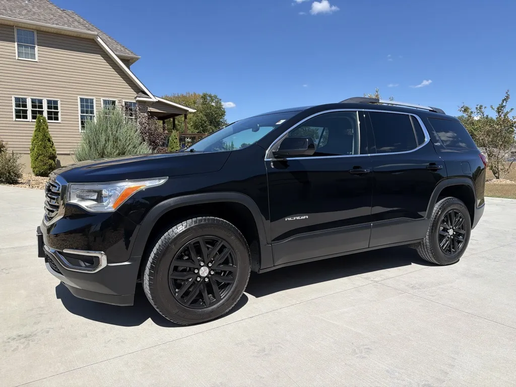 Black 2019 GMC Acadia SLT-1 Sport Utility 4D for sale in Clinton, MO