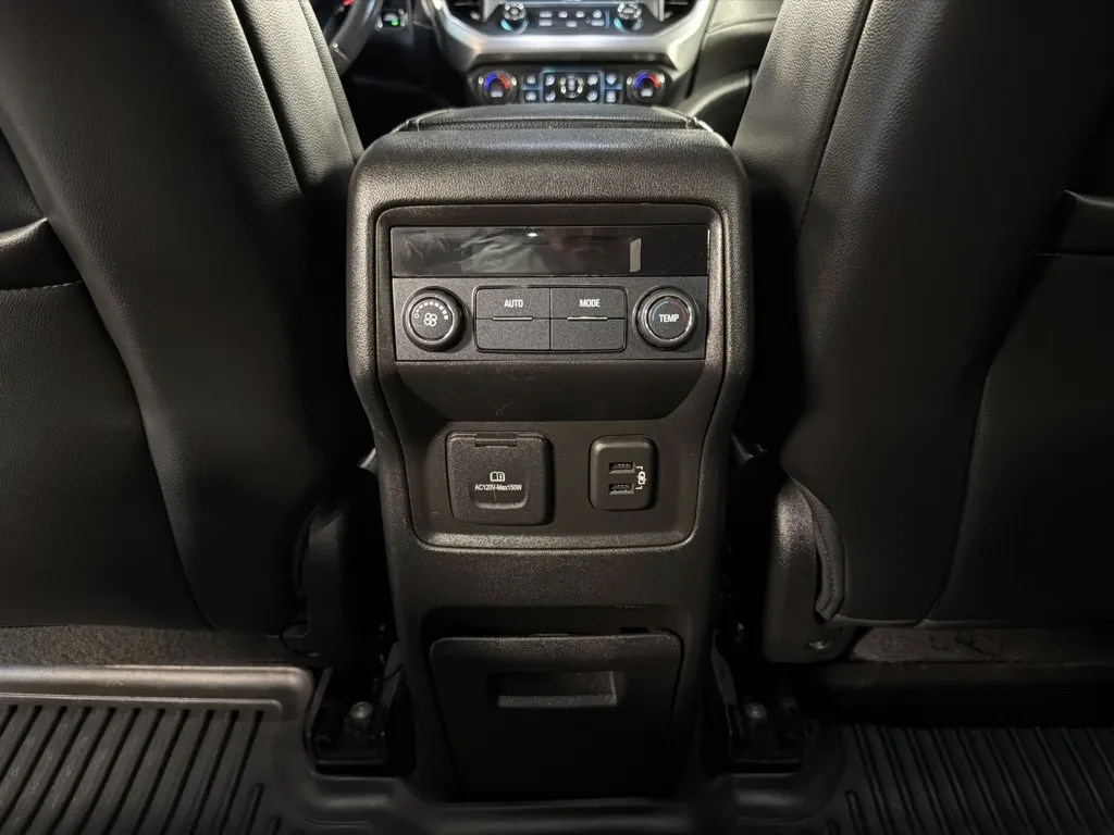 GMC Acadia photo 19