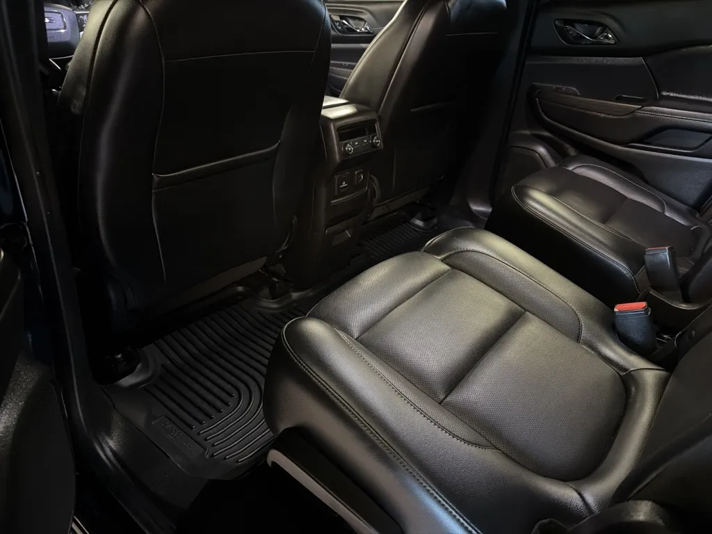 GMC Acadia photo 18