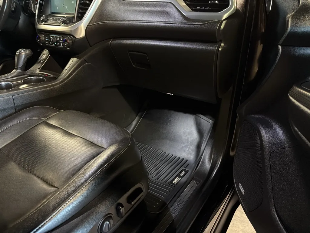 GMC Acadia photo 32