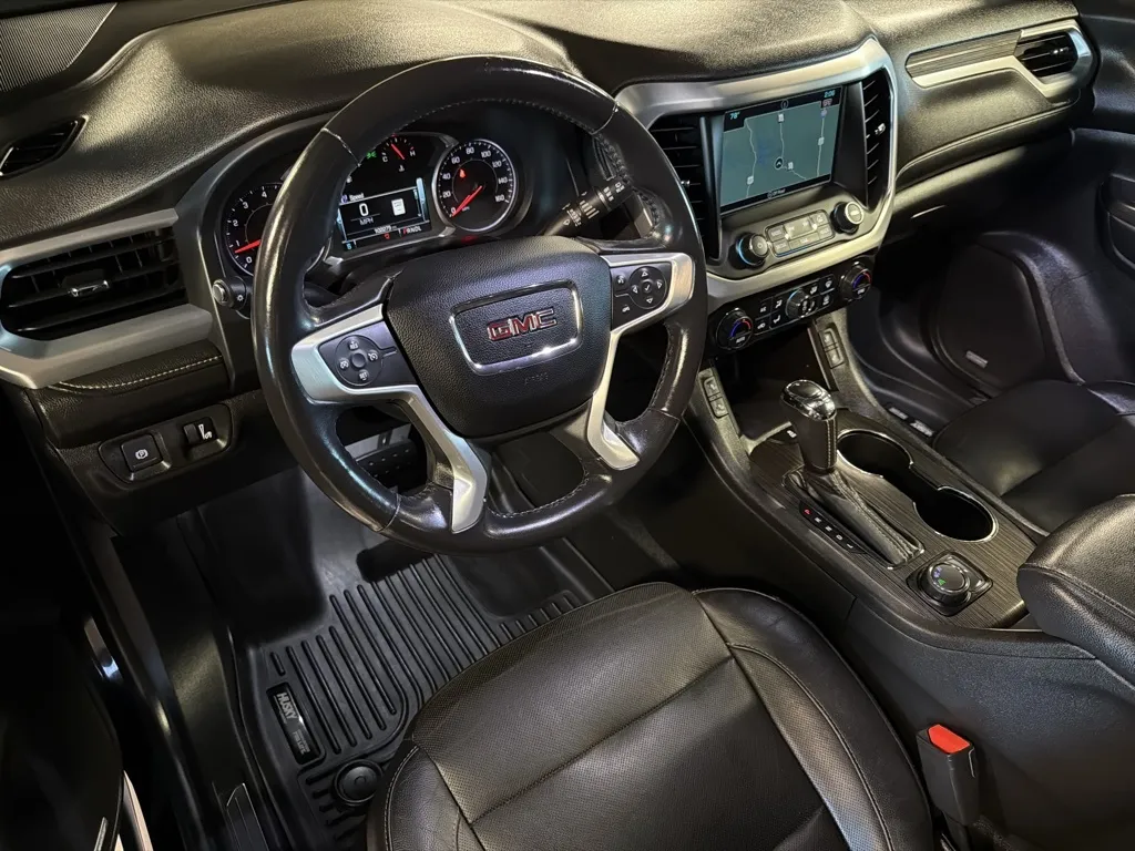 GMC Acadia photo 13