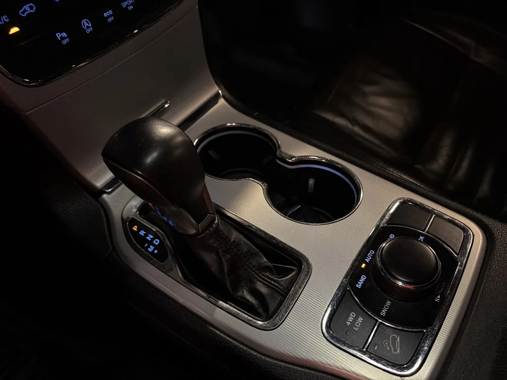 Jeep Grand Cherokee photo 25