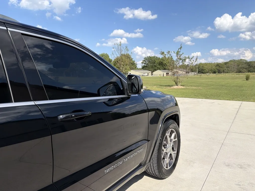 Jeep Grand Cherokee photo 12