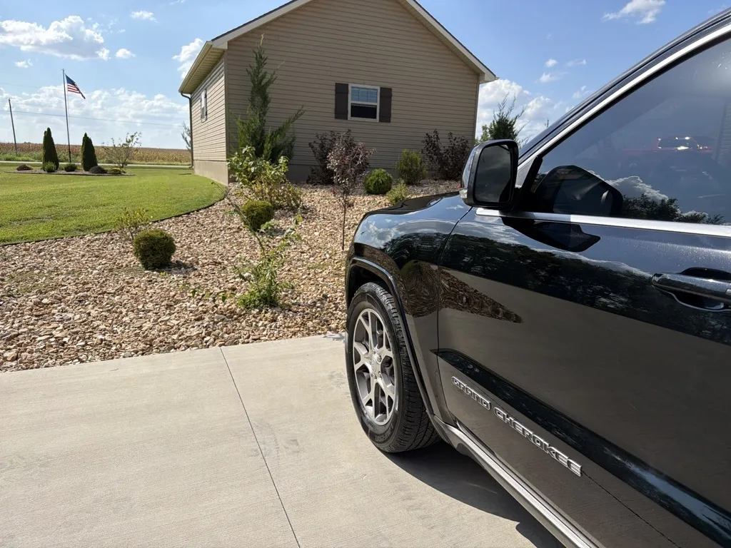 Jeep Grand Cherokee photo 9