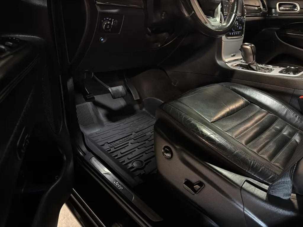 Jeep Grand Cherokee photo 16