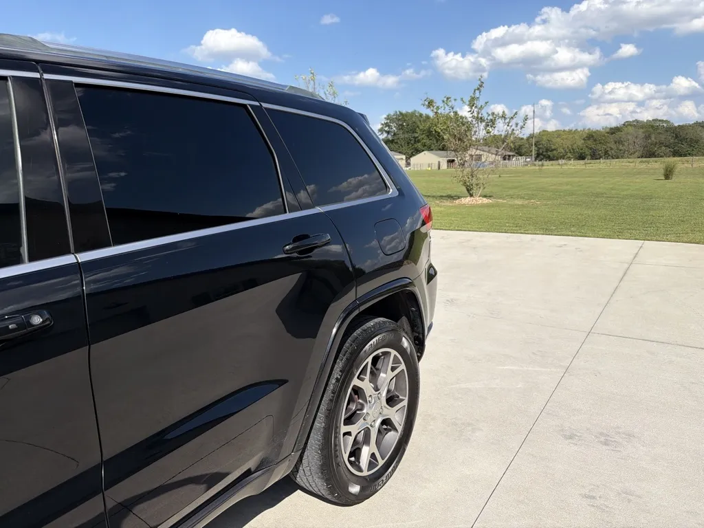 Jeep Grand Cherokee photo 11