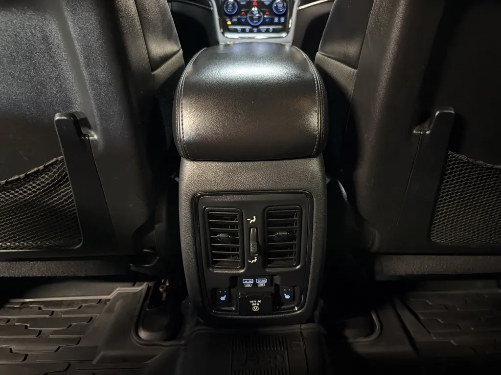 Jeep Grand Cherokee photo 21