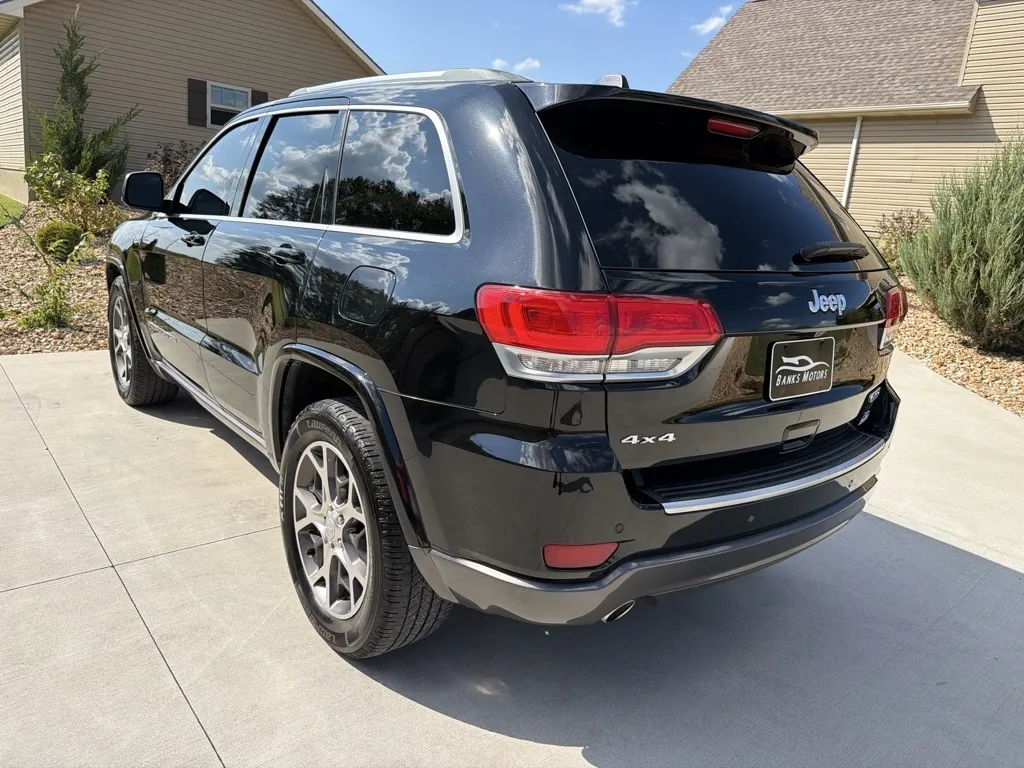 More photos of 2018 Jeep Grand Cherokee Limited Sterling Edition Sport Utility 4D at Banks Motors LLC, MO