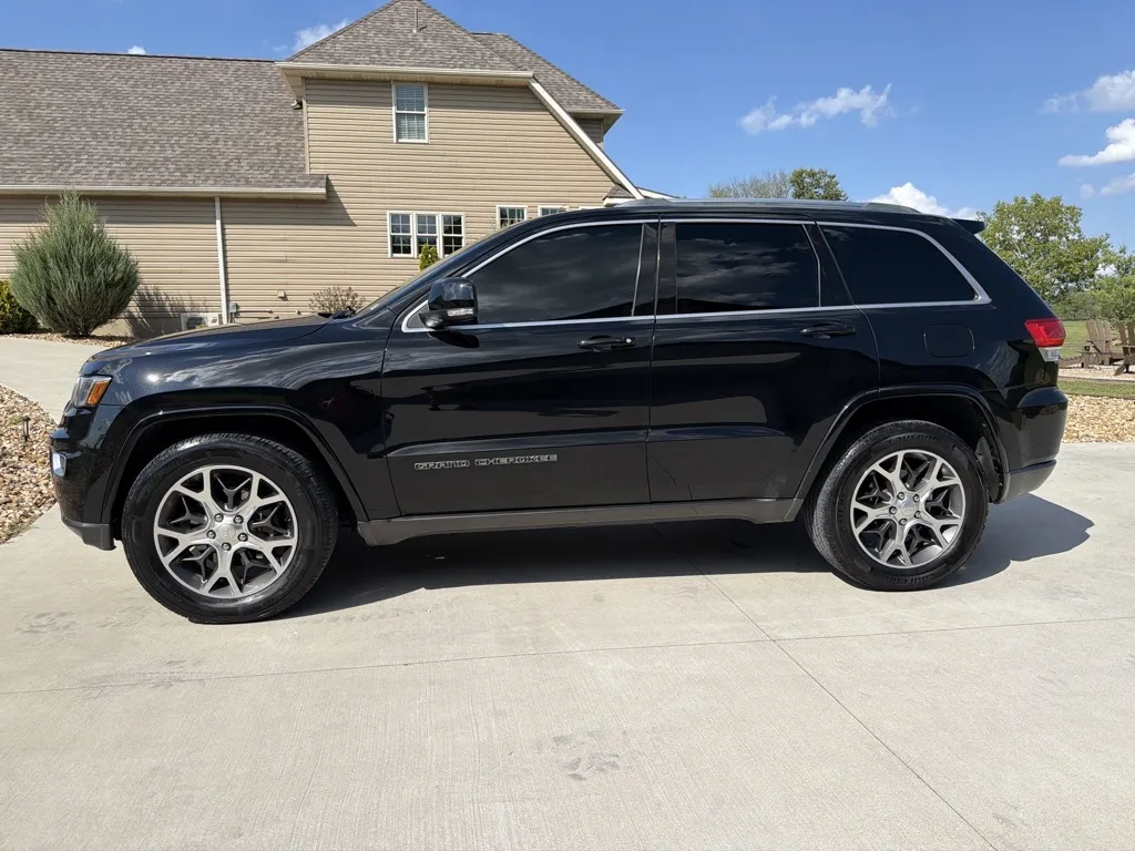 Photos of 2018 Jeep Grand Cherokee Limited Sterling Edition Sport Utility 4D for sale in Clinton, MO at Banks Motors LLC