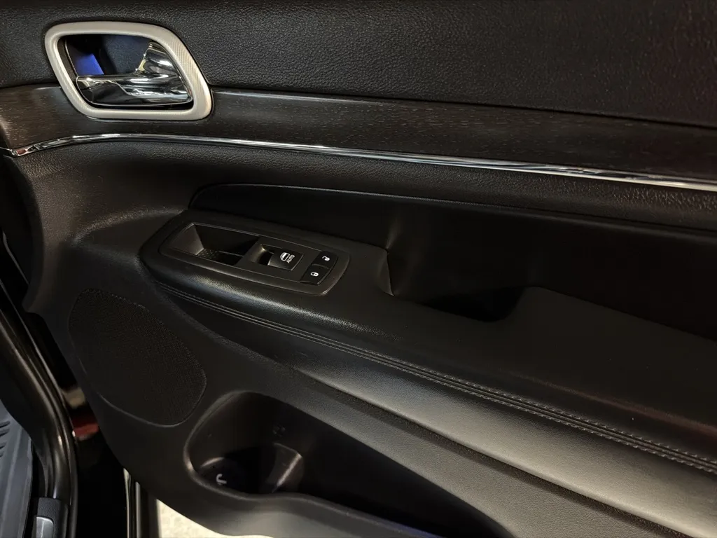 Jeep Grand Cherokee photo 34