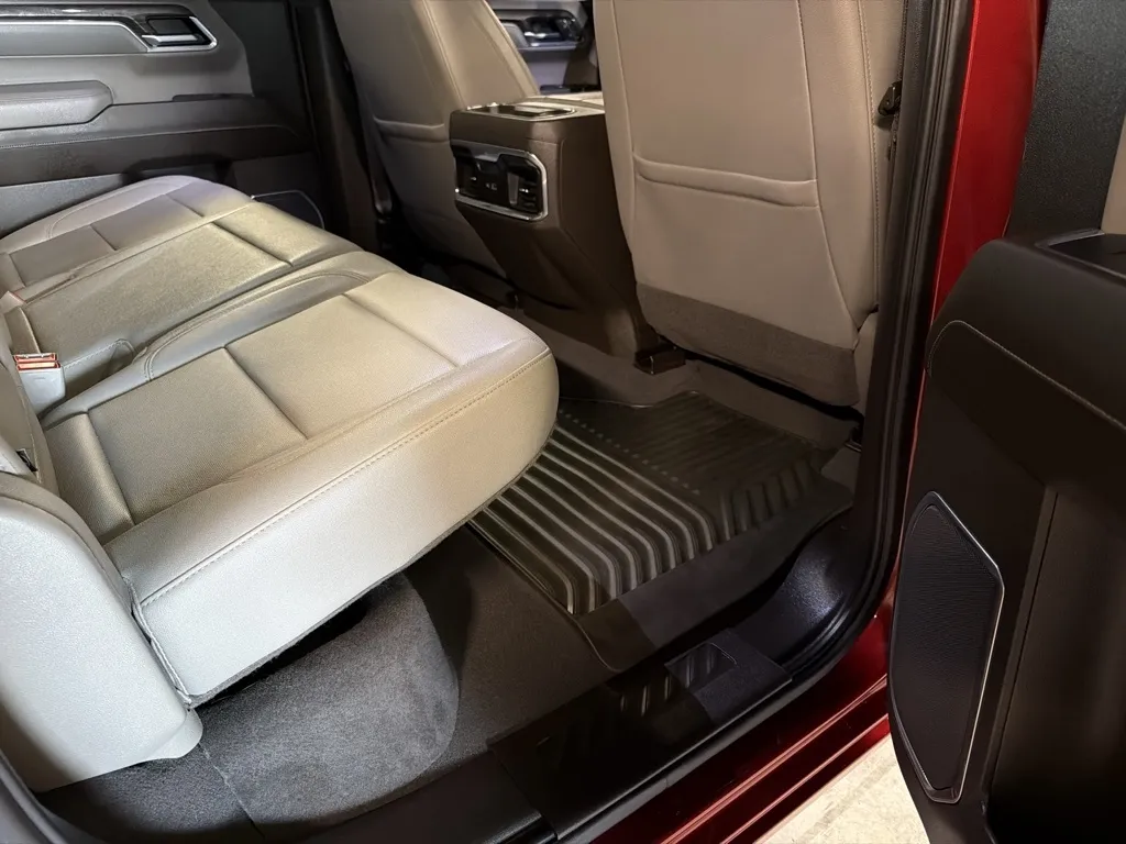 Chevrolet Silverado photo 21