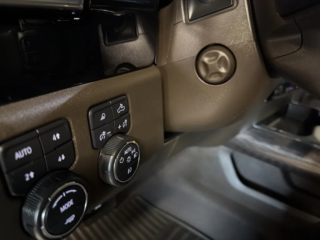 Chevrolet Silverado photo 42