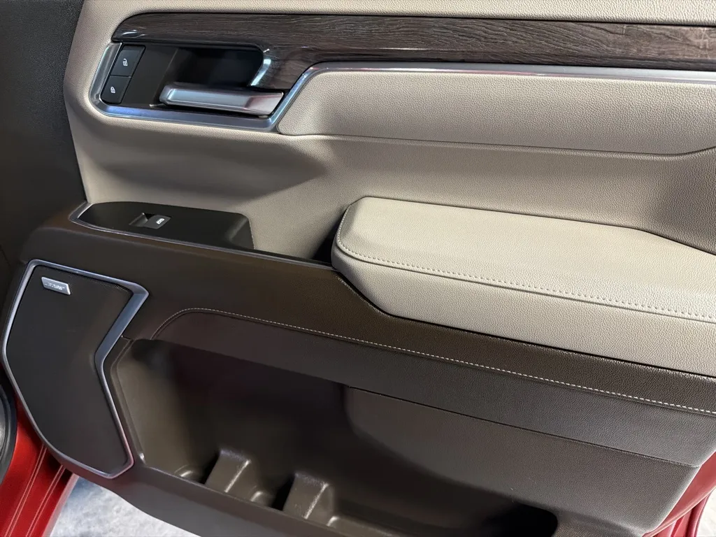 Chevrolet Silverado photo 38