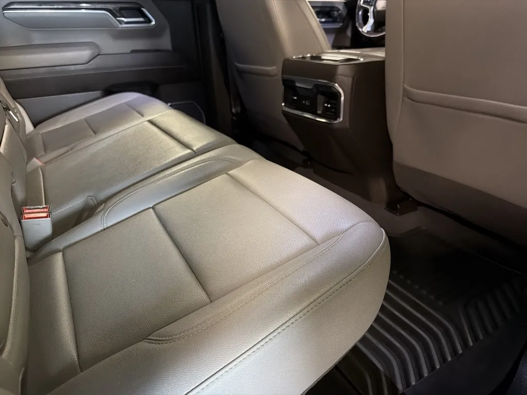 Chevrolet Silverado photo 24