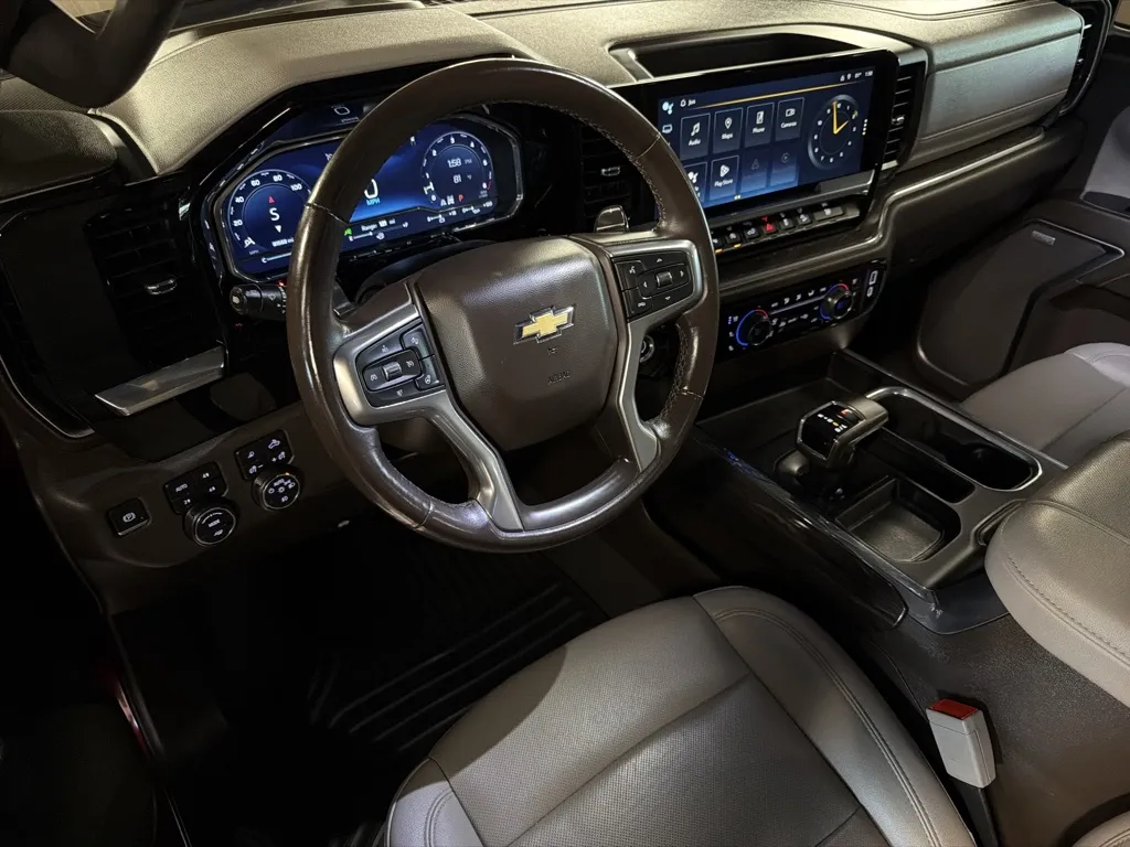 Chevrolet Silverado photo 36