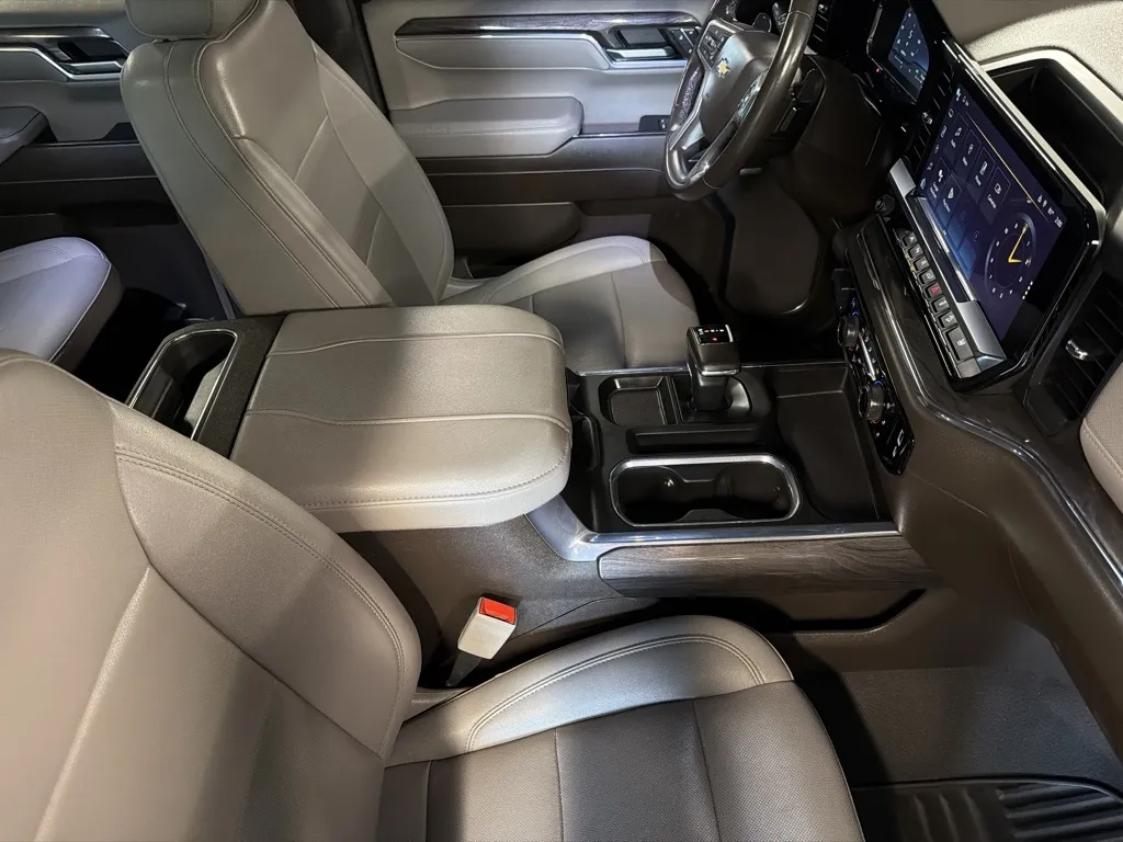Chevrolet Silverado photo 17