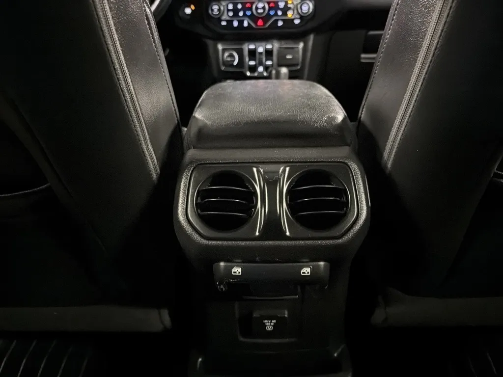 Jeep Wrangler photo 33