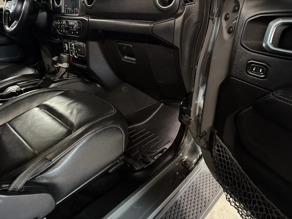 Jeep Wrangler photo 25