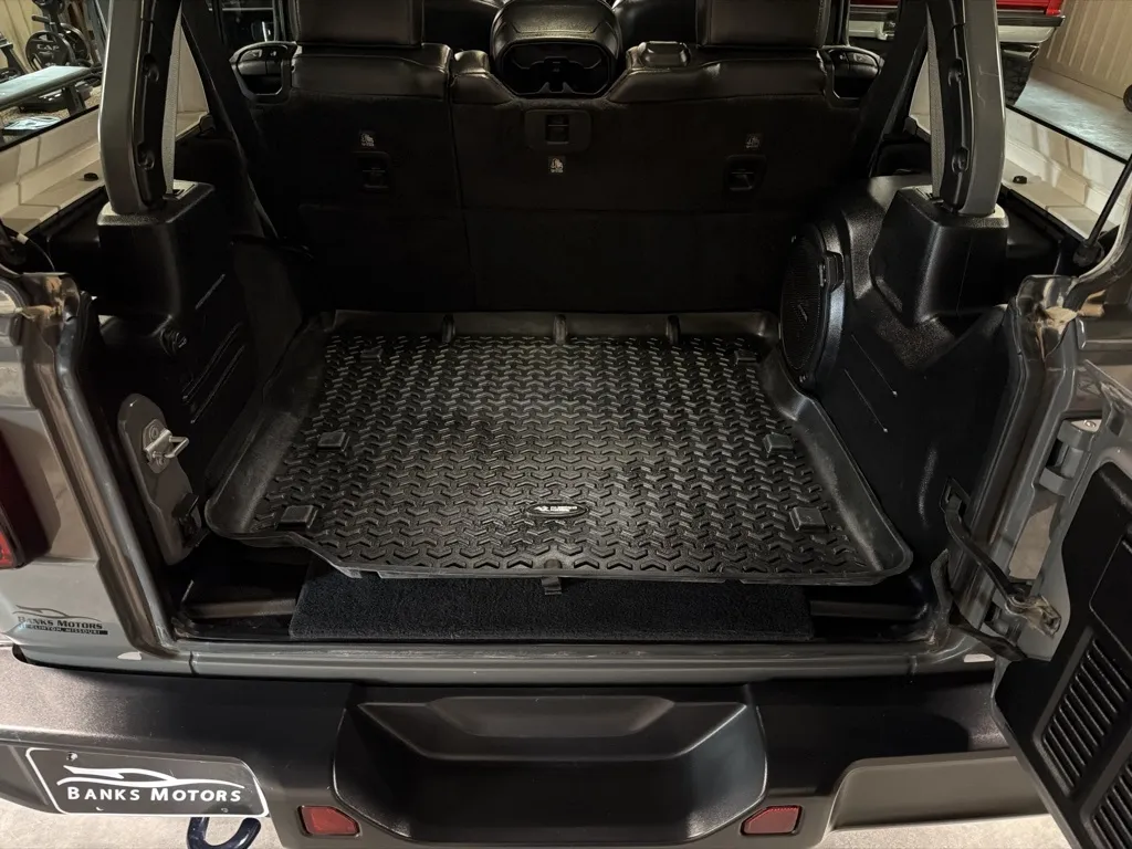 Jeep Wrangler photo 19