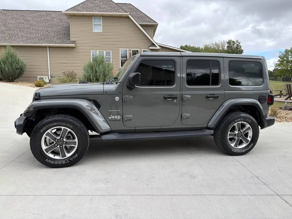 Photos of 2019 Jeep Wrangler Unlimited Sahara Sport Utility 4D for sale in Clinton, MO at Banks Motors LLC
