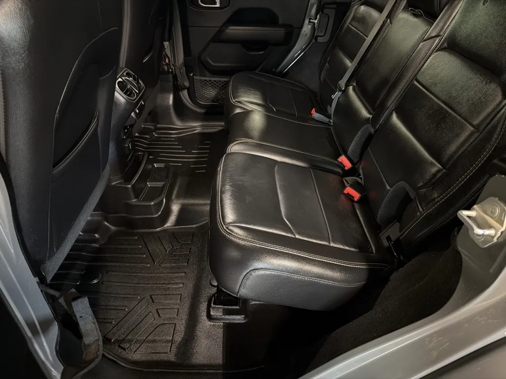 Jeep Wrangler photo 31