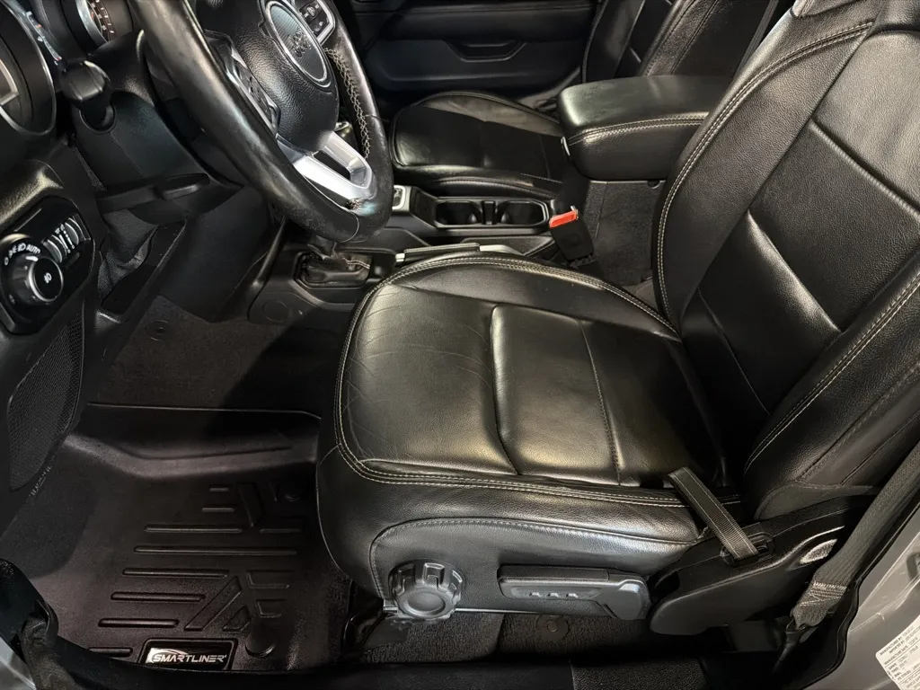 Jeep Wrangler photo 24