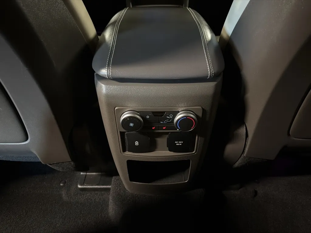 Ford Explorer photo 20