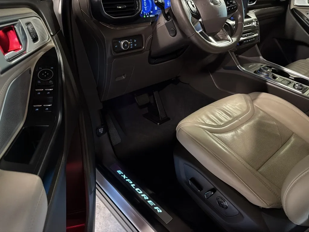 Ford Explorer photo 15