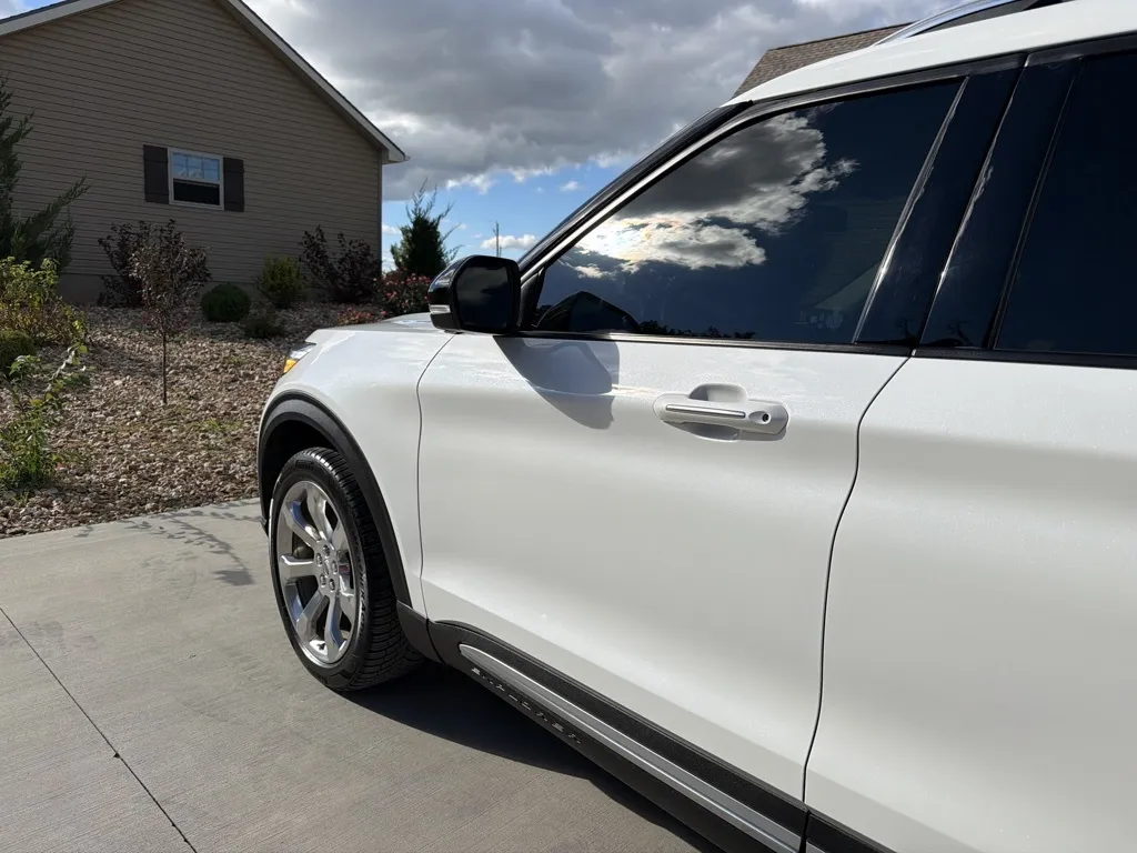 Ford Explorer photo 8