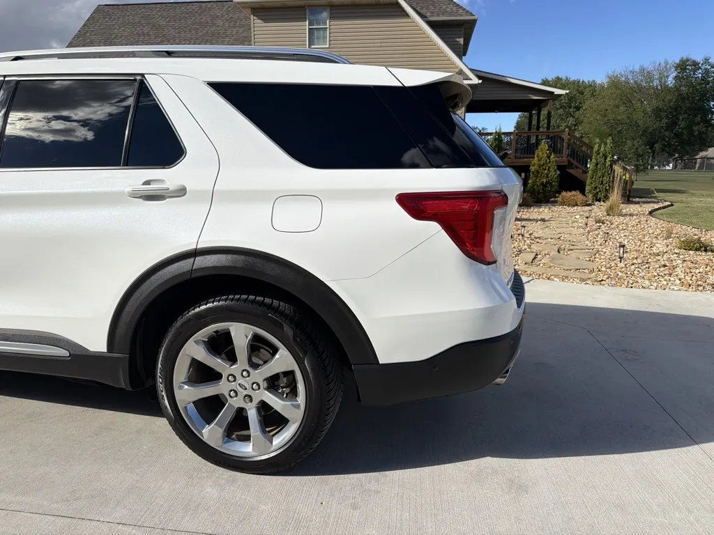 Ford Explorer photo 10