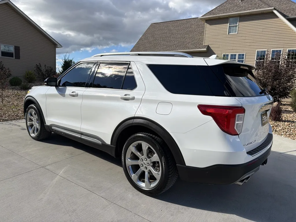 Another view of 2020 Ford Explorer Platinum Sport Utility 4D for sale in Clinton, MO at Banks Motors LLC