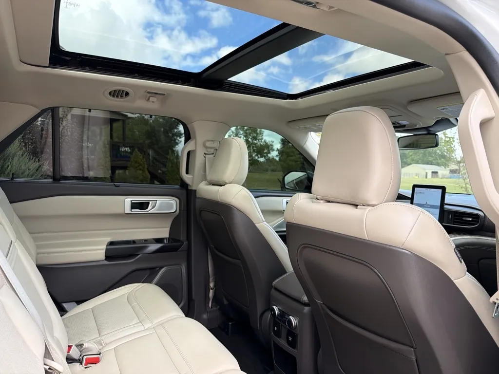 Ford Explorer photo 13