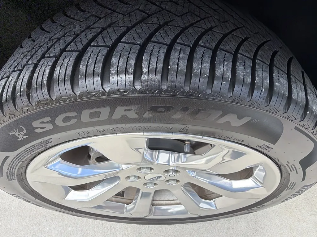 Ford Explorer photo 9