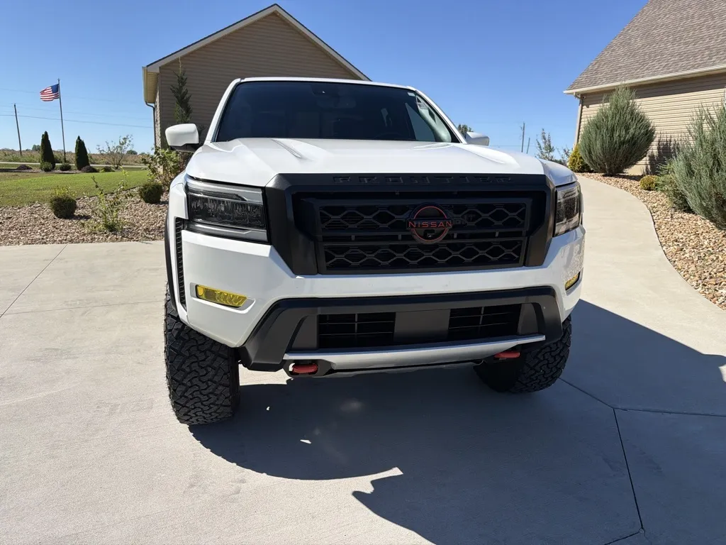 Nissan Frontier photo 9
