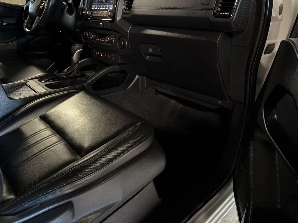 Nissan Frontier photo 17