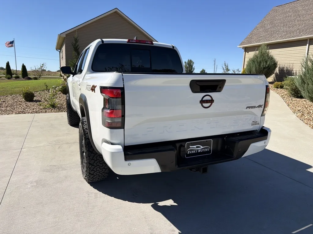 More photos of 2022 Nissan Frontier Crew Cab PRO-4X Pickup 4D 5 ft at Banks Motors LLC, MO