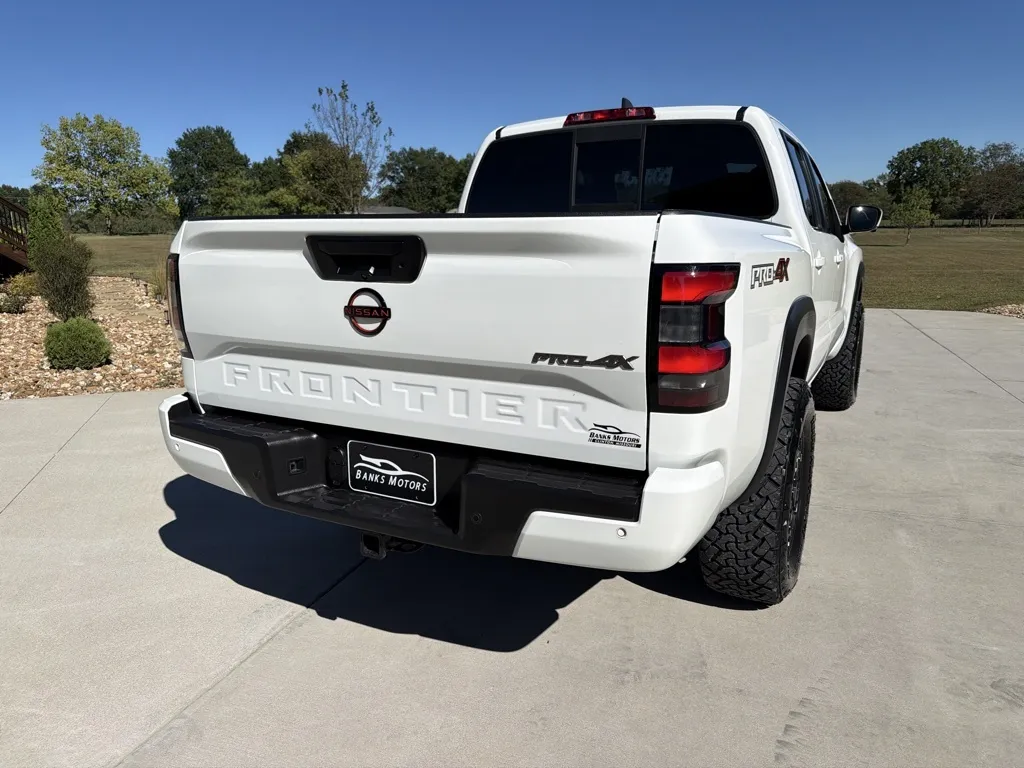 More photos of 2022 Nissan Frontier Crew Cab PRO-4X Pickup 4D 5 ft at Banks Motors LLC, MO