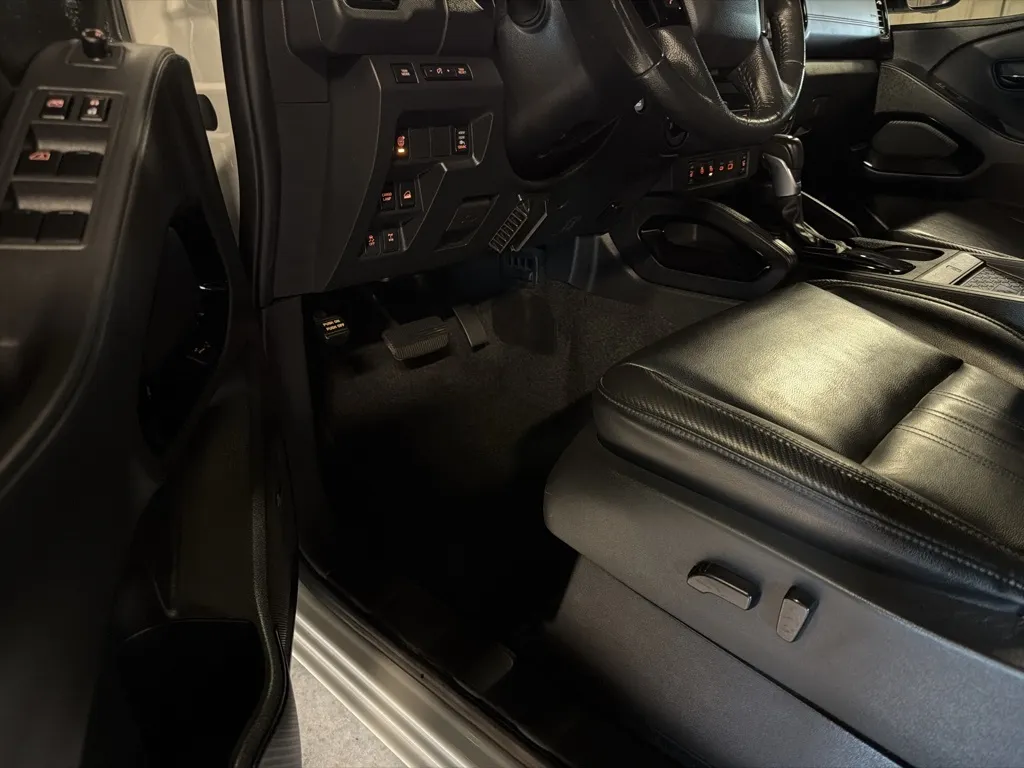 Nissan Frontier photo 15