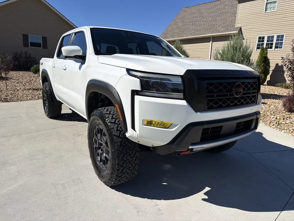 Nissan Frontier photo 8