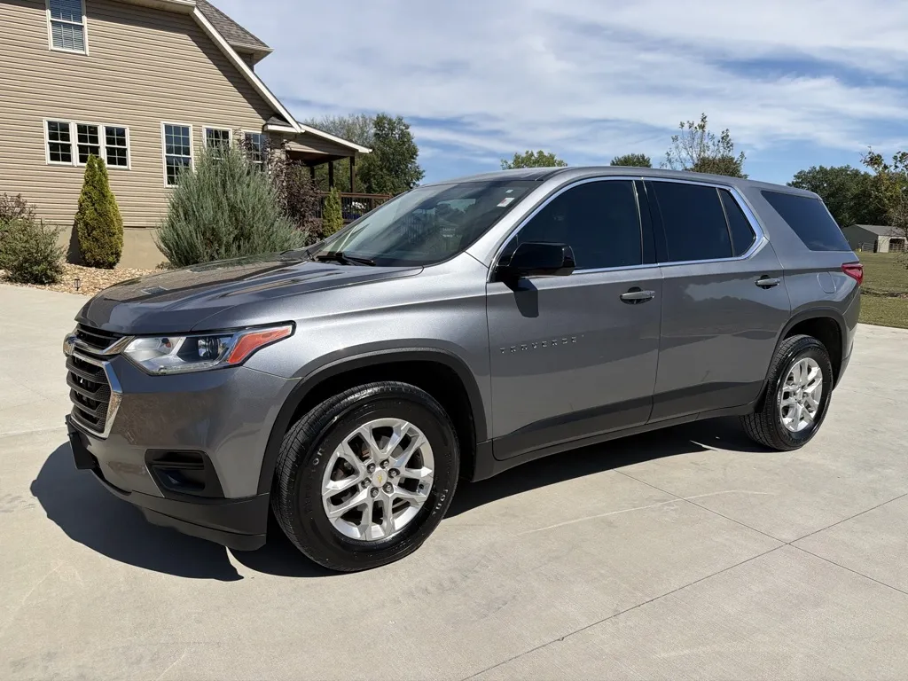 Unknown 2020 Chevrolet Traverse LS Sport Utility 4D for sale in Clinton, MO