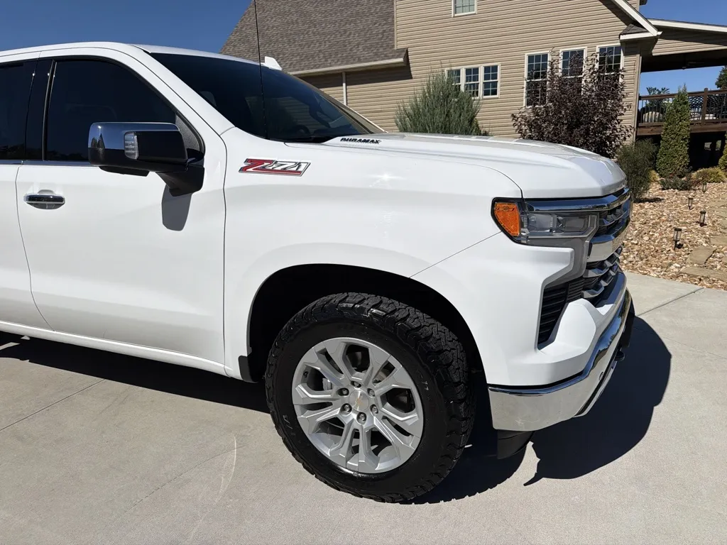 Chevrolet Silverado photo 29
