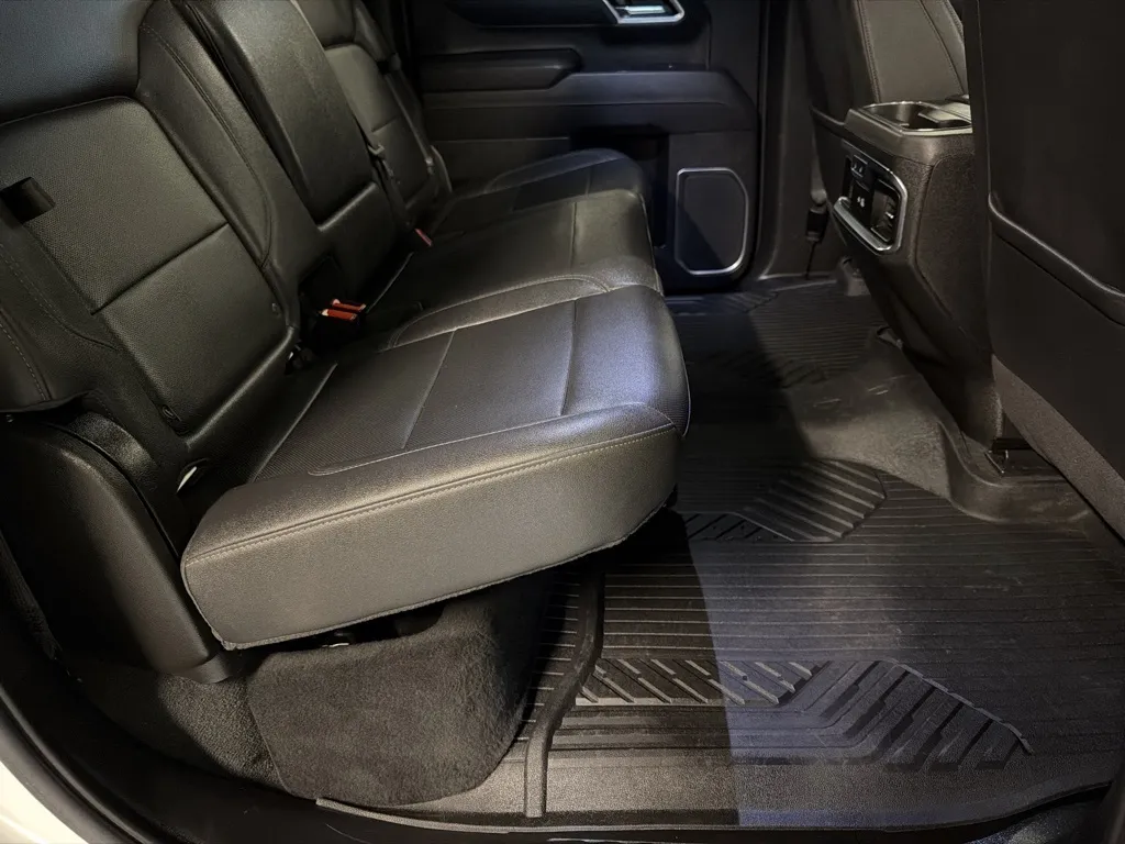 Chevrolet Silverado photo 22