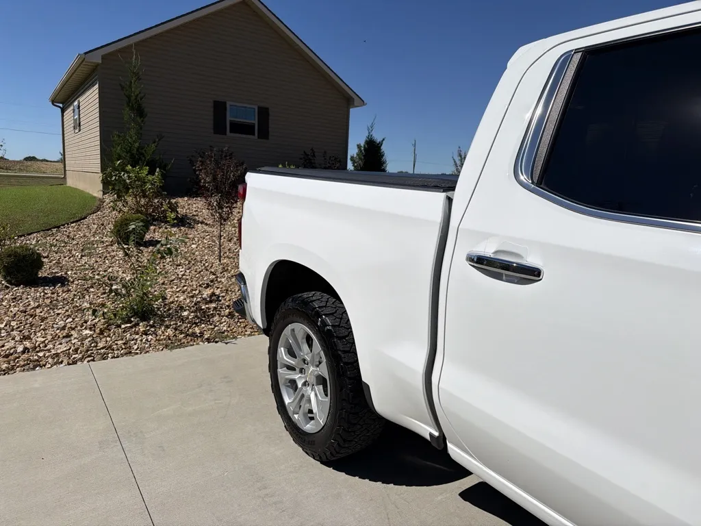 Chevrolet Silverado photo 11