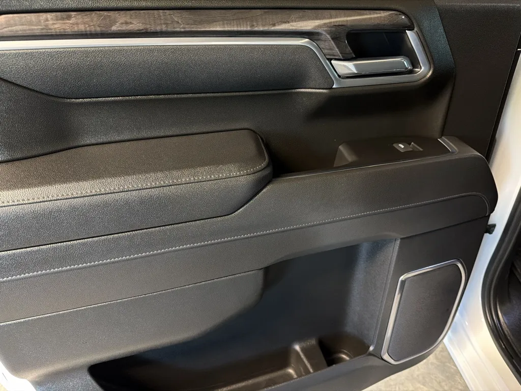 Chevrolet Silverado photo 46